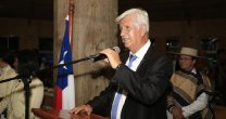 Alcalde anunció gestiones para instalar techo en la medialuna de Lautaro