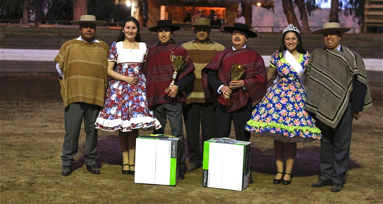 Díaz y Arriagada completaron celebrando el Provincial del Club Malloa