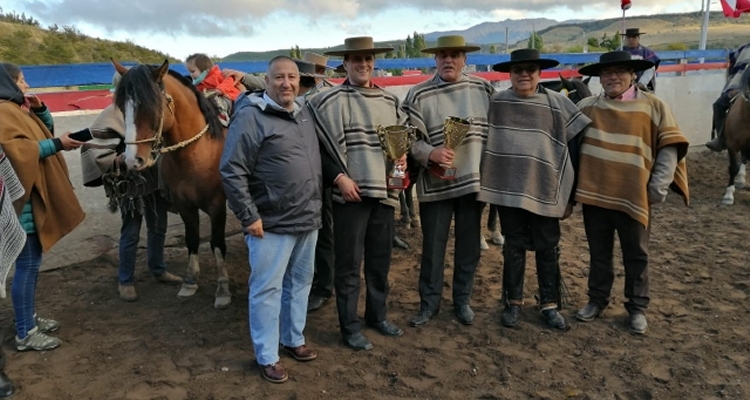 Los Peede festejaron un triunfo en el primer rodeo de la Temporada en Aysén