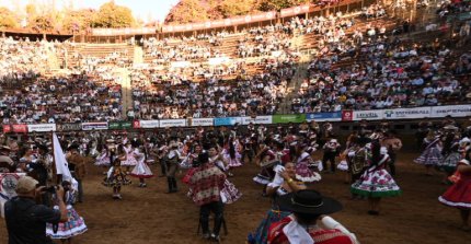 Campeonato Nacional de Cueca Huasa tuvo otro día de competencia con exhibición en la Monumental