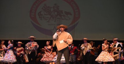La fiesta del II Campeonato de Cueca Huasa se trasladó este viernes al Teatro Regional "Lucho Gatica"